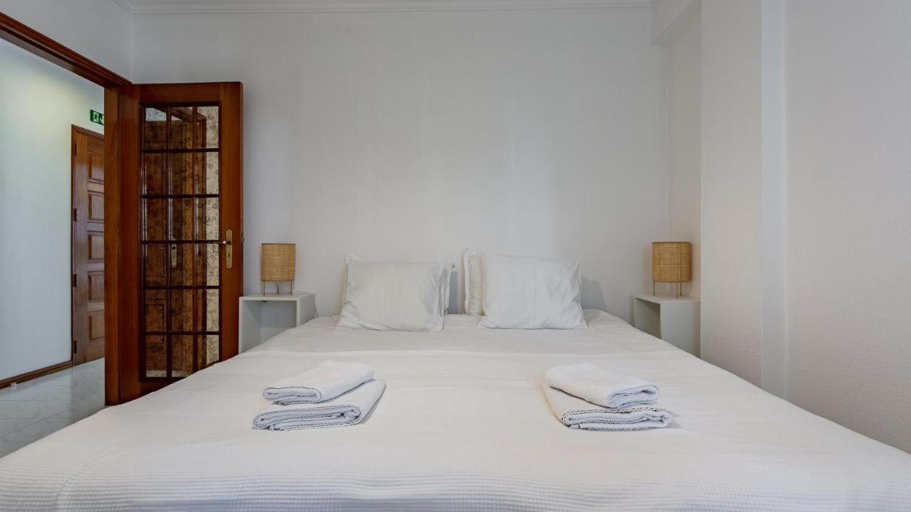Bright 1Bdr Apartment W/Balcony By Lovelystay Vila Real de Santo António المظهر الخارجي الصورة